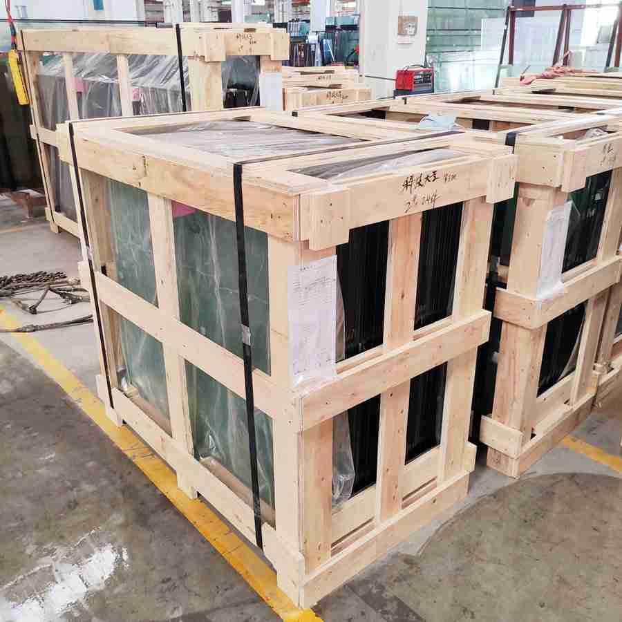 Embalaje de caja de madera contrachapada fuerte para asegurar la seguridad del vidrio durante el transporte de larga distancia.
