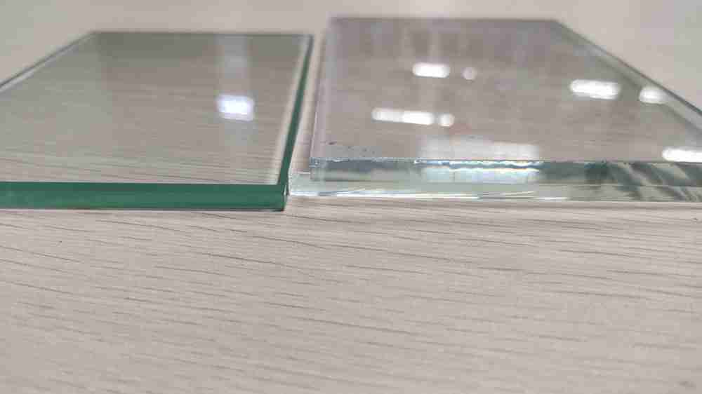vidrio transparente vs vidrio de hierro bajo