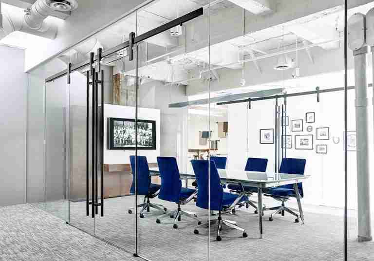 Shenzhen Dragon Glass gir høykvalitets 10mm 12mm tilpasset interiør skyve glass dør kontor design