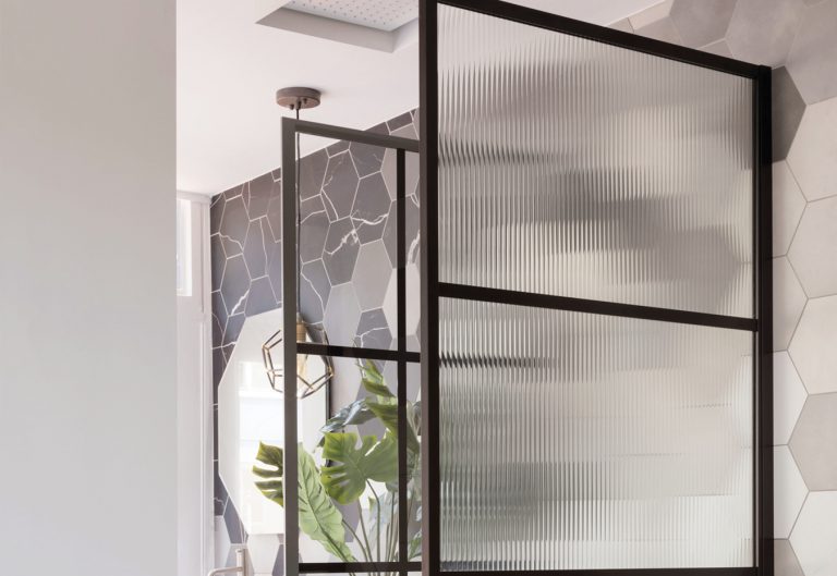 Шэньчжэнь Дракон стекла обеспечивают супер высококачественные ребристые стеклянные перегородки для дома с 8 мм 10 мм 12 мм толщиной