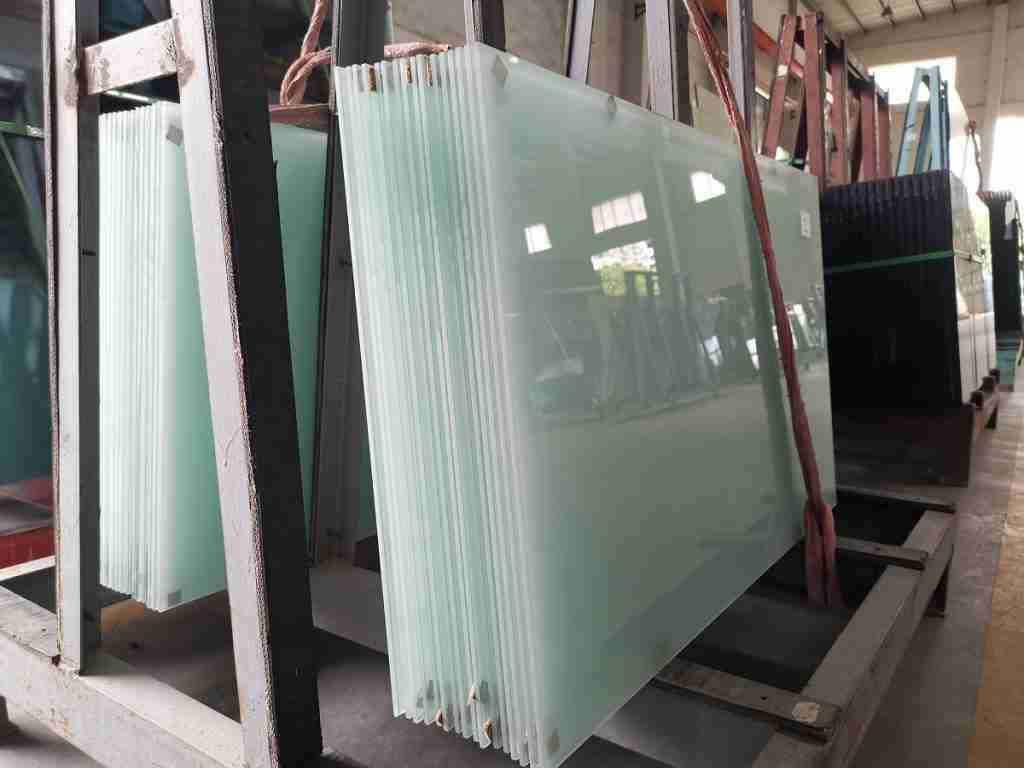 Frosted toughened laminated glass