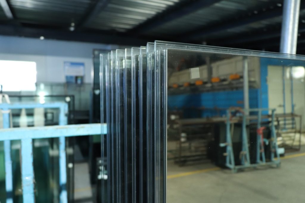 silver reflective triple laminated glass with overstep designs