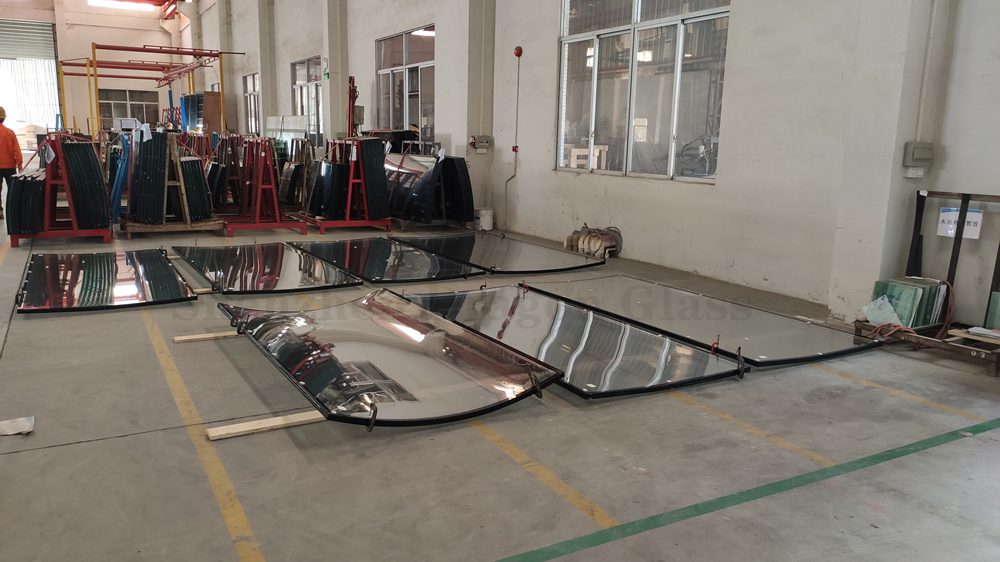 China atacado de alta qualidade Low-E vidros duplos curvos para preços de fachada.