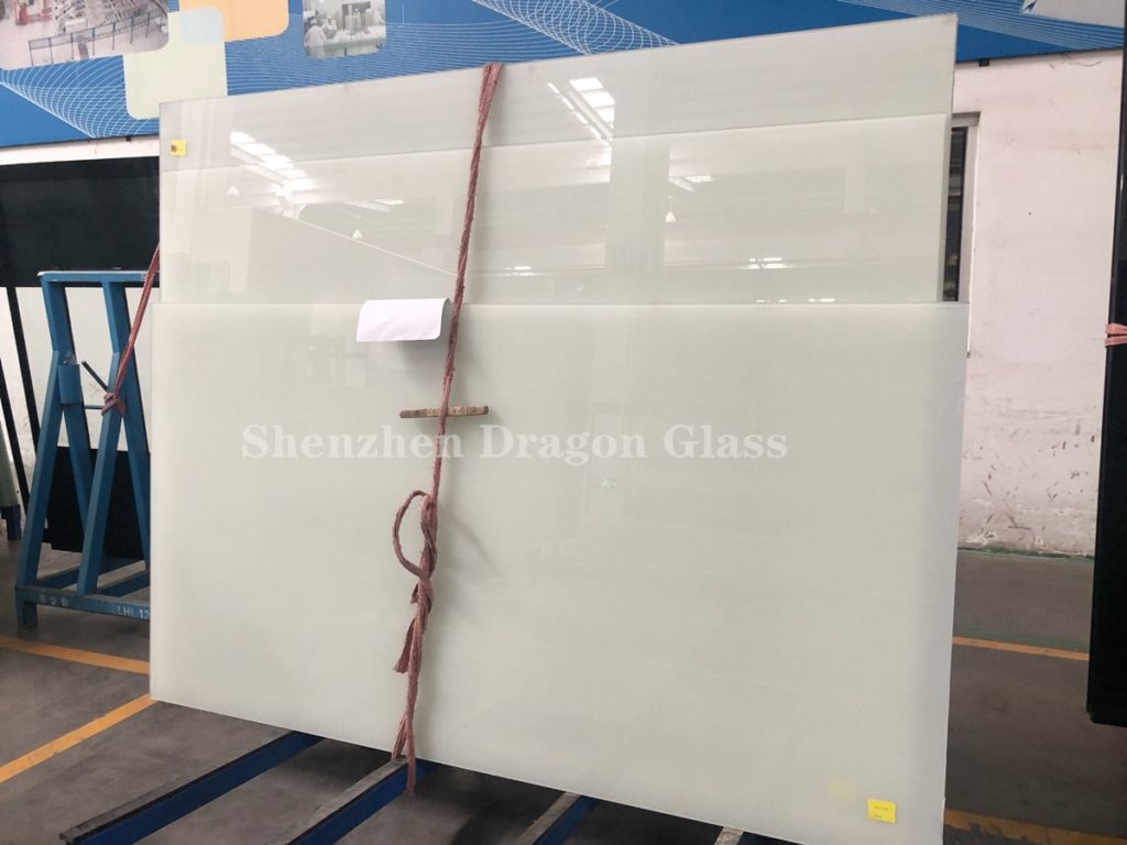 Highly decorative silkscreen printing glass for laminated glass wall systems, China glass wall panels for sale