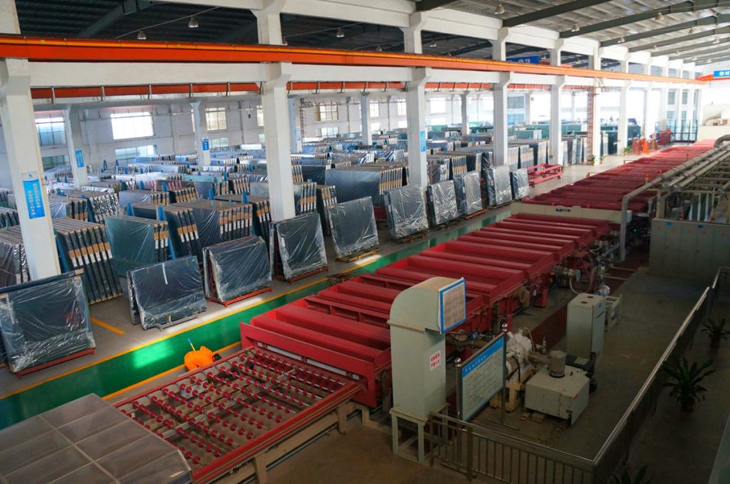 Fabricants de fenêtres en verre réfléchissant vert de 8 mm économiques et économes en énergie, Shenzhen Dragon Glass