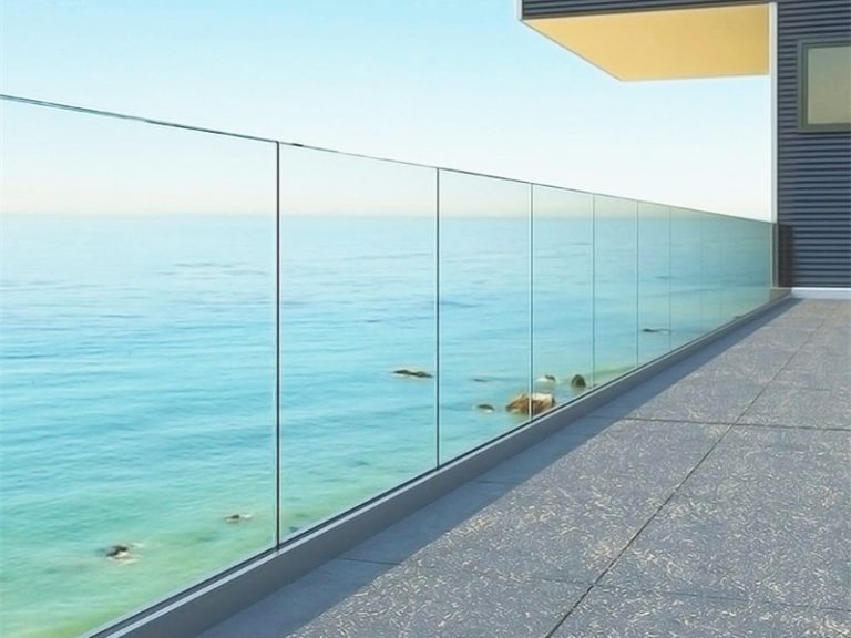 clear laminated glass railing