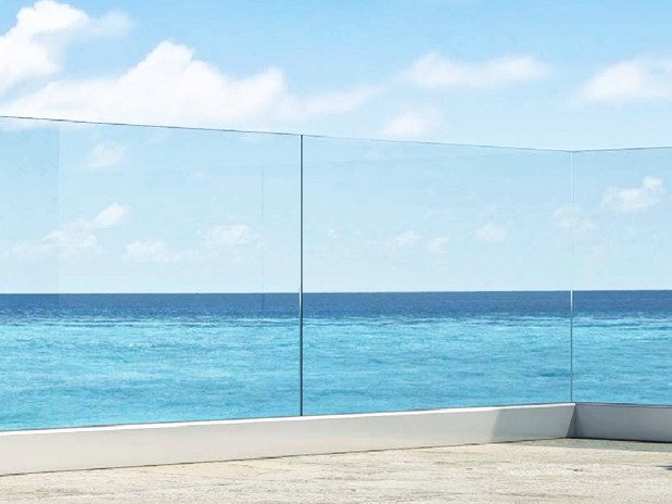 ¿Cómo elegir barandillas de vidrio modernas para balcones? Vidrio sin marco, vidrio esmerilado, vidrio enmarcado vidrio de marco mínimo o vidrio curvo, etc.