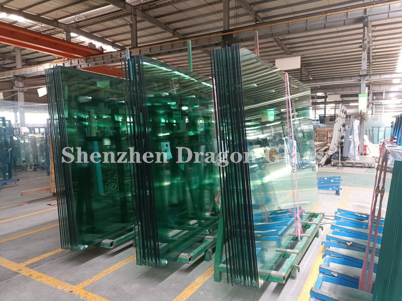 Shenzhen Dragon Glass es el proveedor líder de paredes de vidrio de pista de pádel de visión completa en China.  
