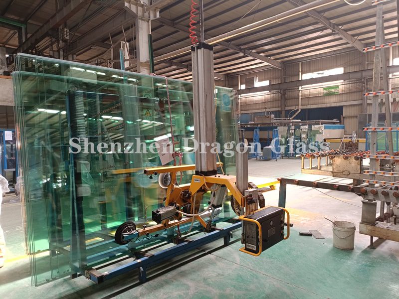 Shenzhen Dragon Glass é o fornecedor líder de paredes de vidro da corte de vidro da corte de visão completa na China.  