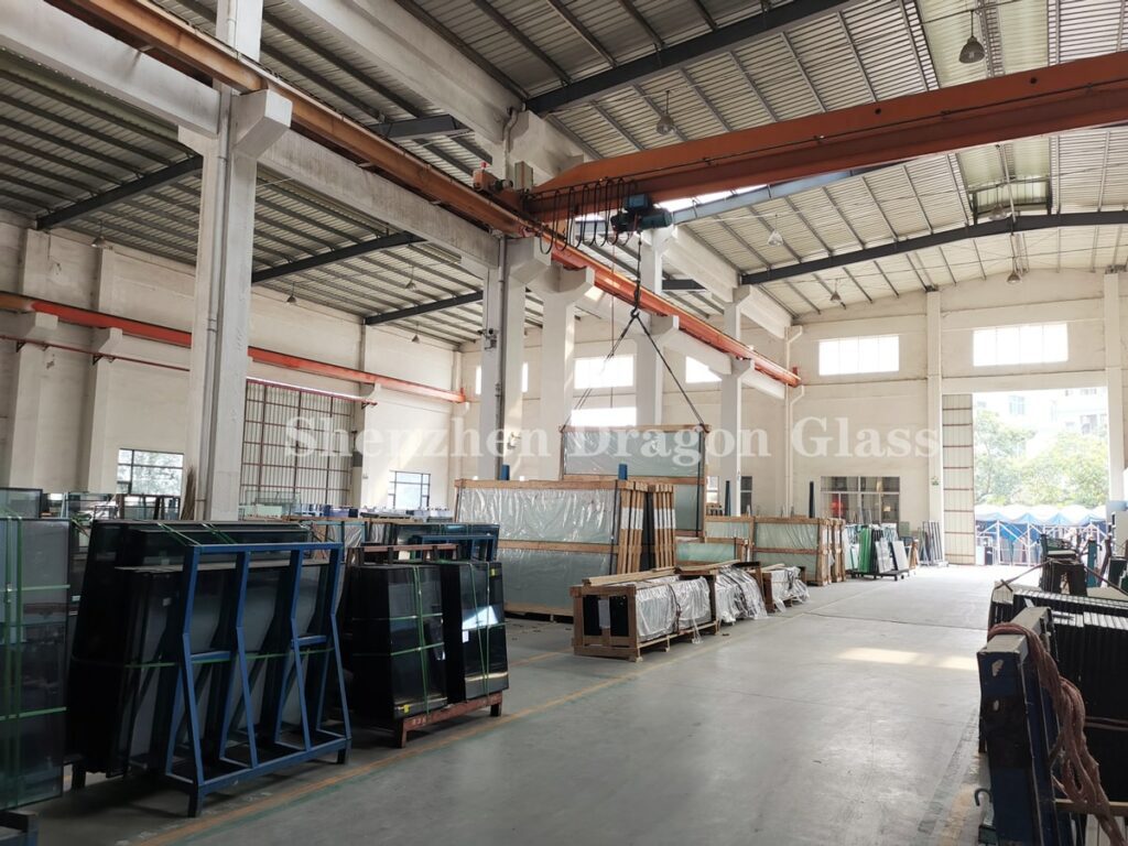 Shenzhen Dragon Glass er den ledende leverandøren av padelbaneglassvegger i Kina. 