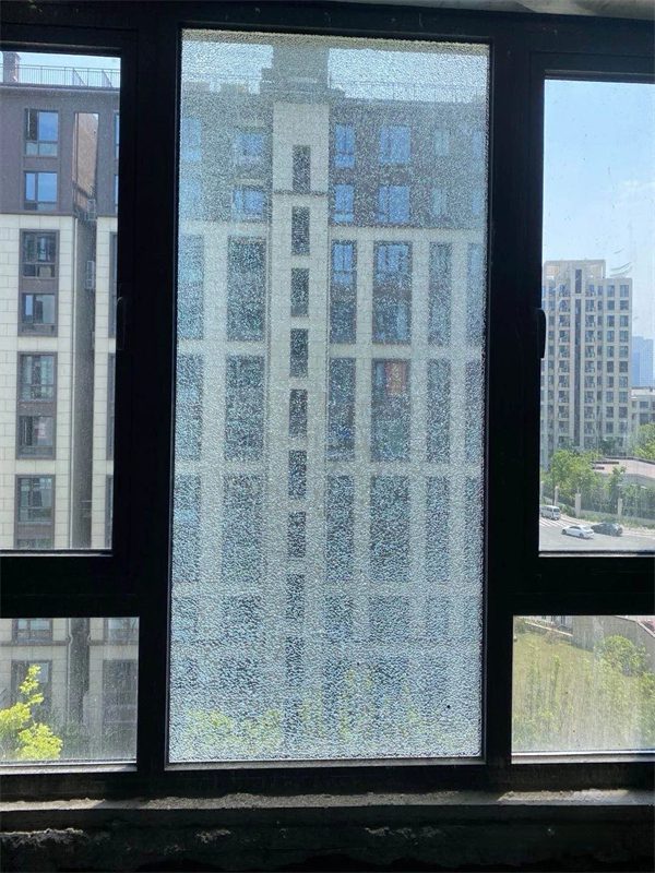 
laminated glass windows
breaking laminated glass
laminated glass